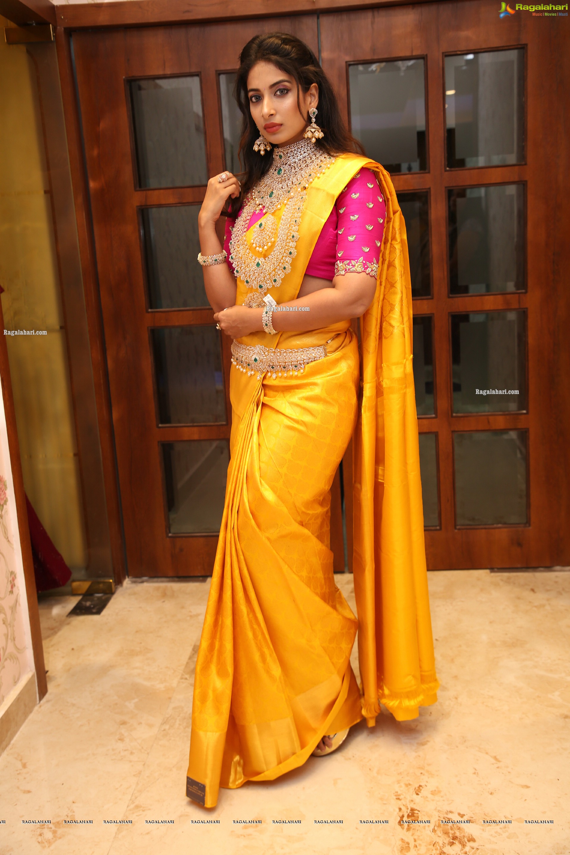 Archana Ravi Poses With Gold Jewellery, HD Photo Gallery