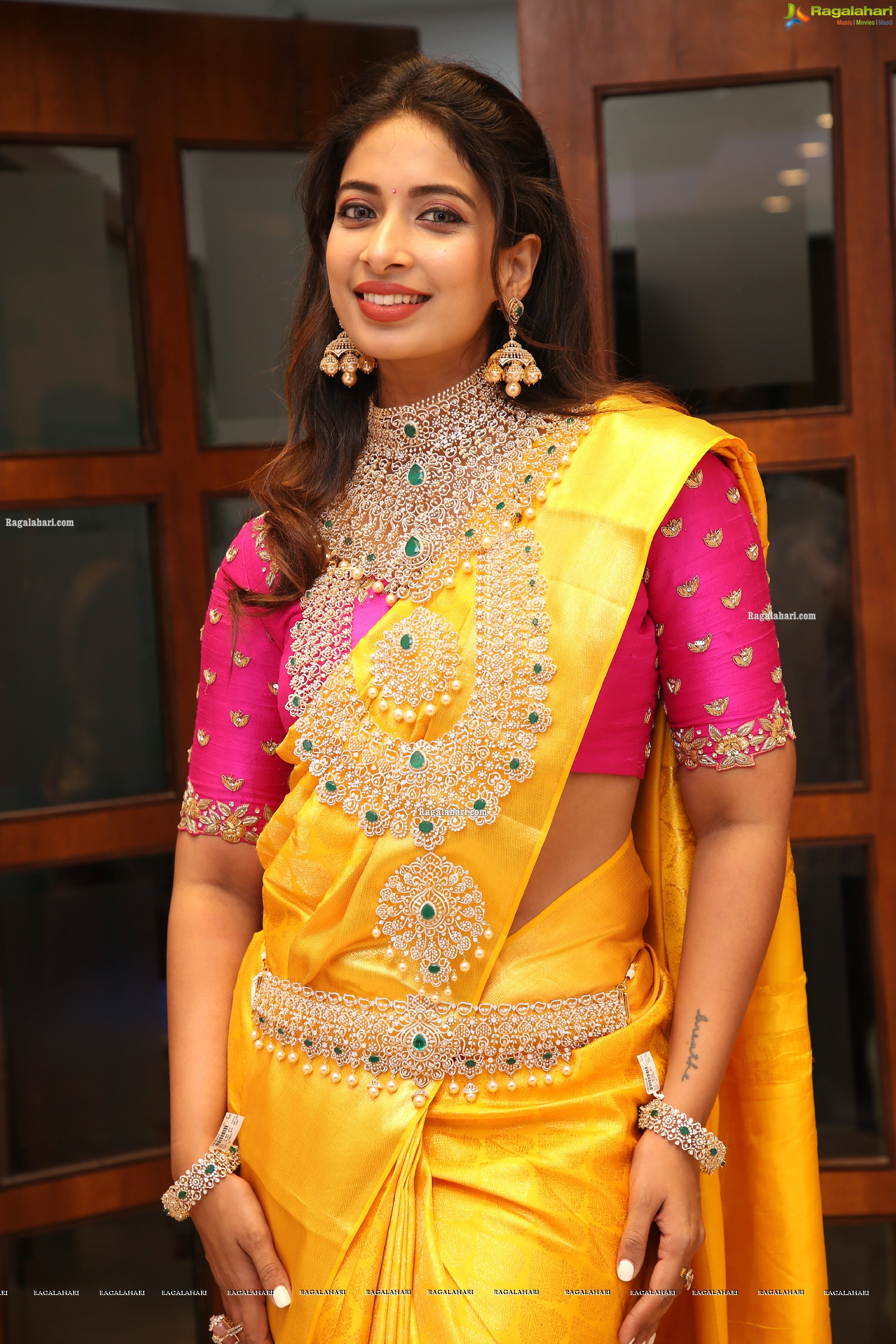 Archana Ravi Poses With Gold Jewellery, HD Photo Gallery