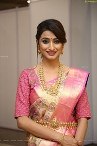 Fasiha Waseem Poses With Gold Jewellery