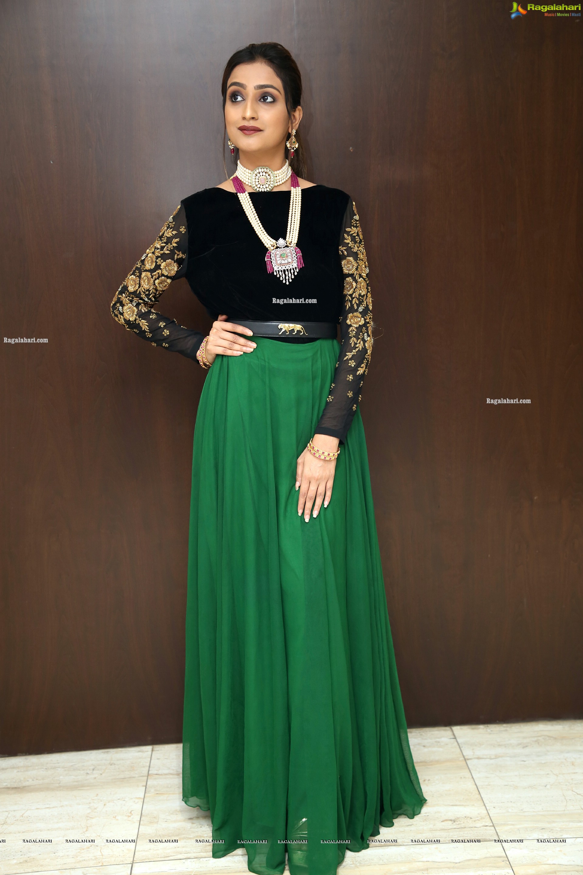 Model Fasiha Waseem in Traditional Jewellery, HD Photo Gallery