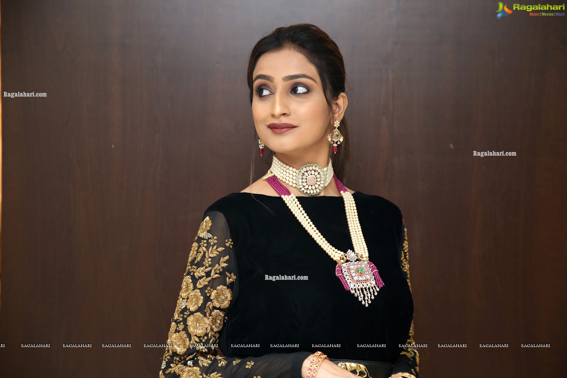 Model Fasiha Waseem in Traditional Jewellery, HD Photo Gallery