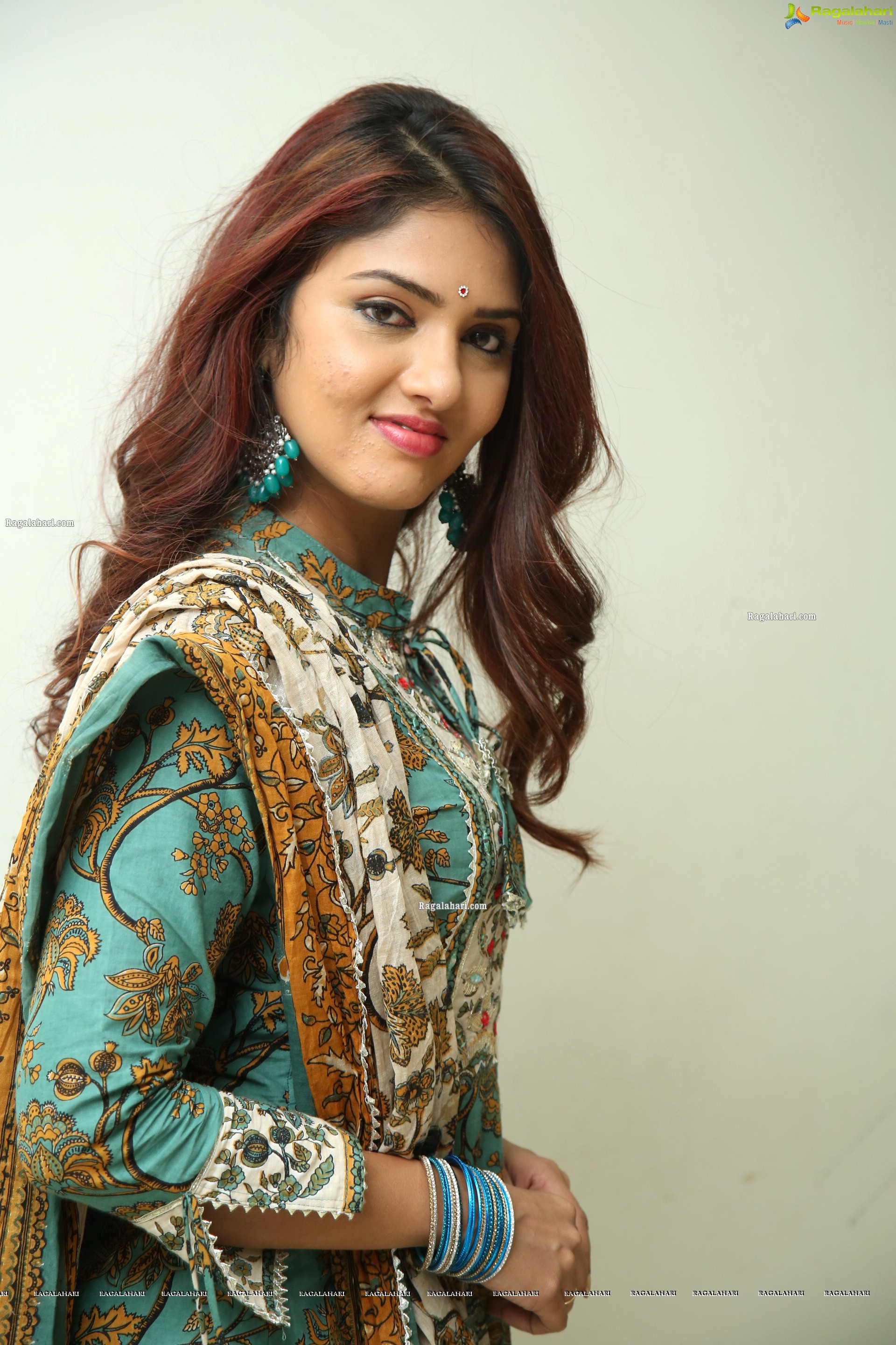 Gayathri Suresh at Nenuleni Naa Premakatha Trailer Launch, HD Photo Gallery