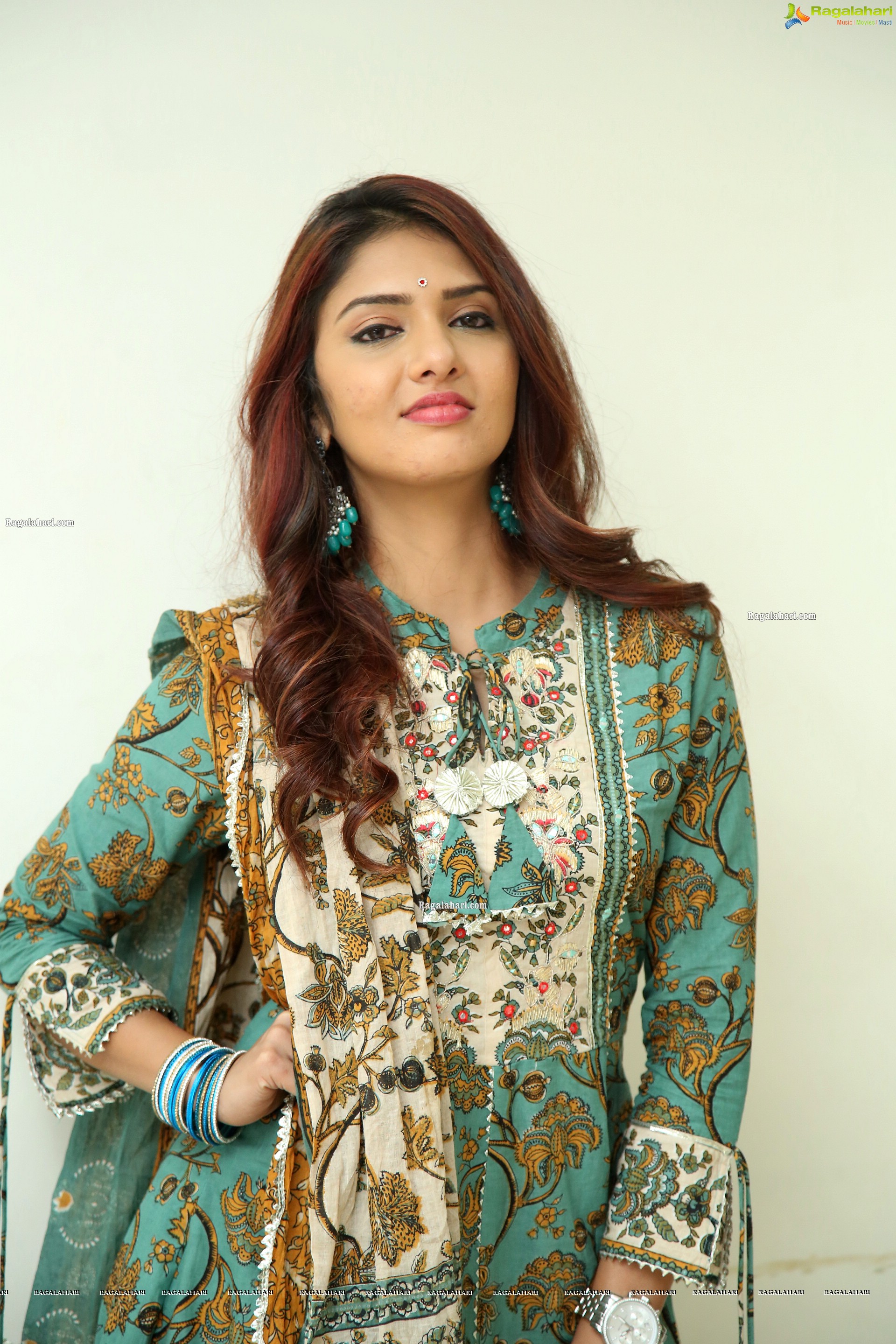 Gayathri Suresh at Nenuleni Naa Premakatha Trailer Launch, HD Photo Gallery