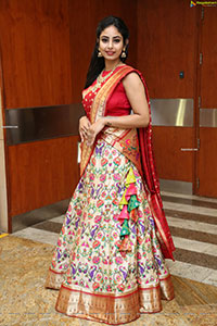 Honey Chowdary Poses With Contemporary Jewellery