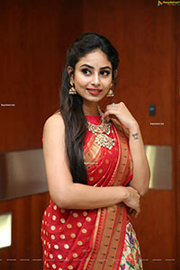 Honey Chowdary Poses With Contemporary Jewellery