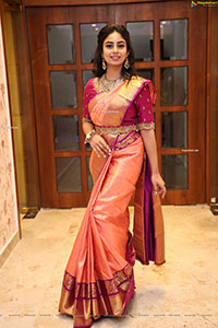 Honey Chowdary Poses With Gold Jewellery