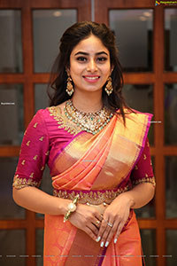 Honey Chowdary Poses With Gold Jewellery