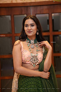 Honey Reddy Poses With Gold Jewellery