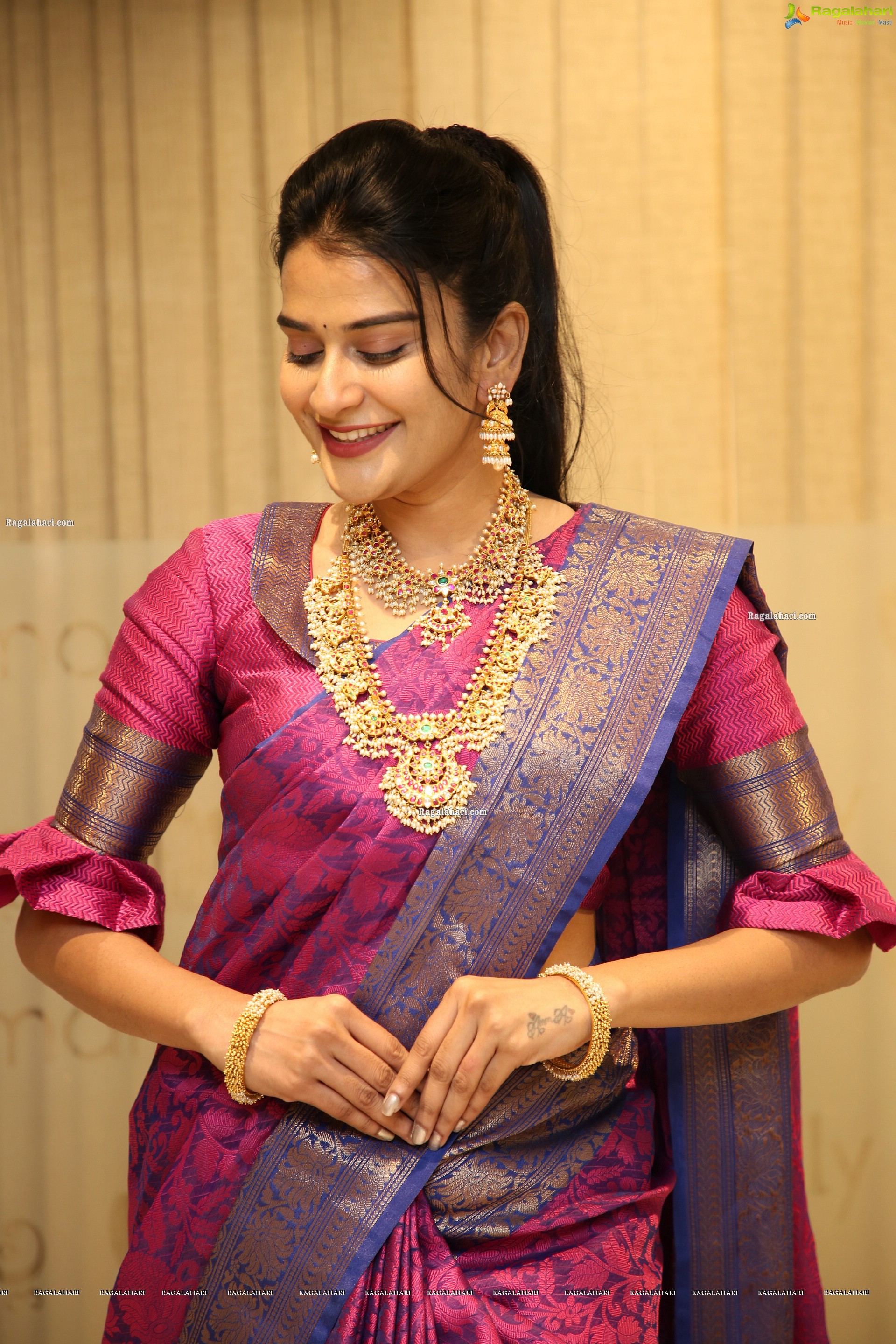 Jenny Honey in Traditional Jewellery, HD Photo Gallery