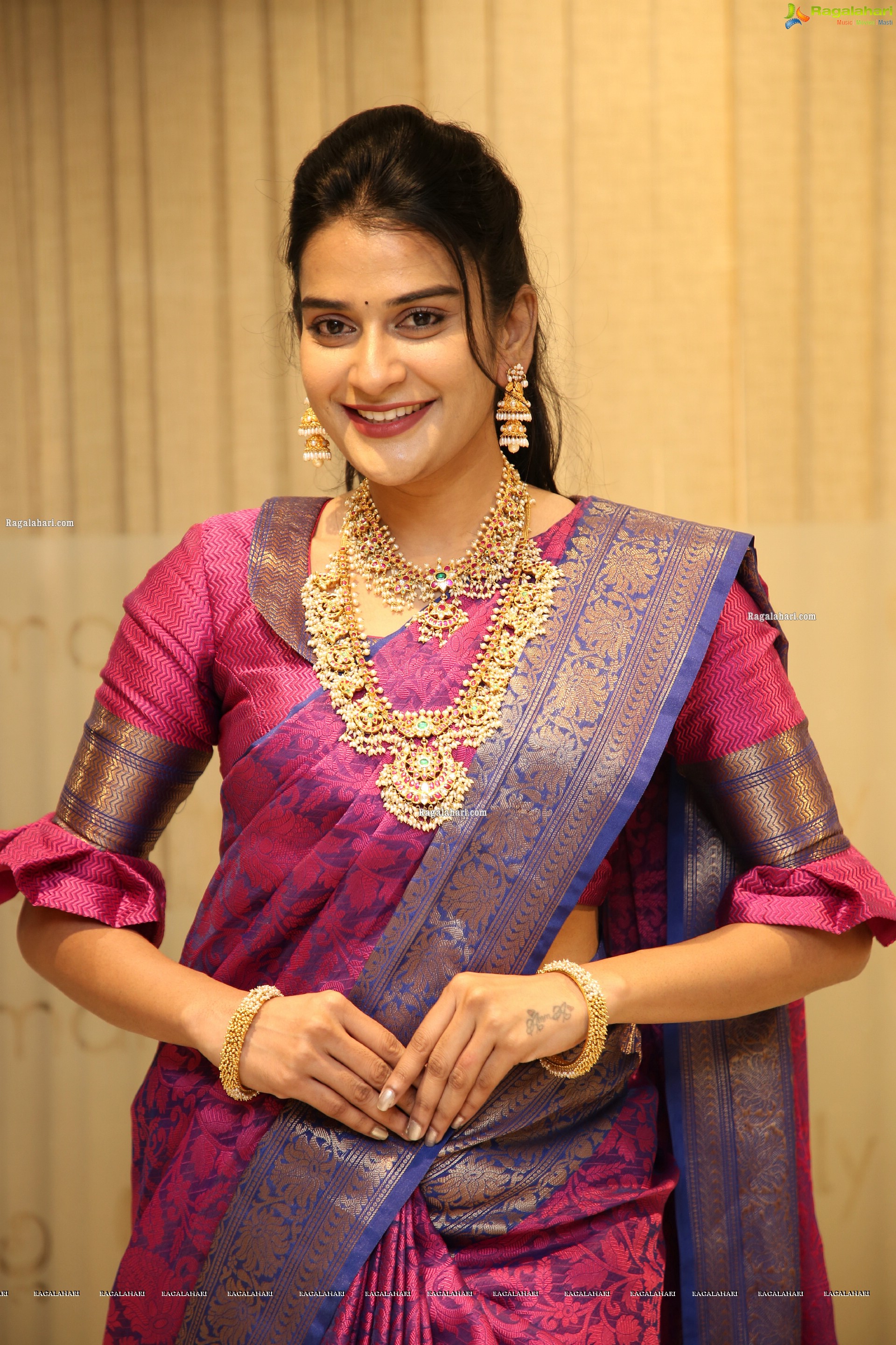 Jenny Honey in Traditional Jewellery, HD Photo Gallery