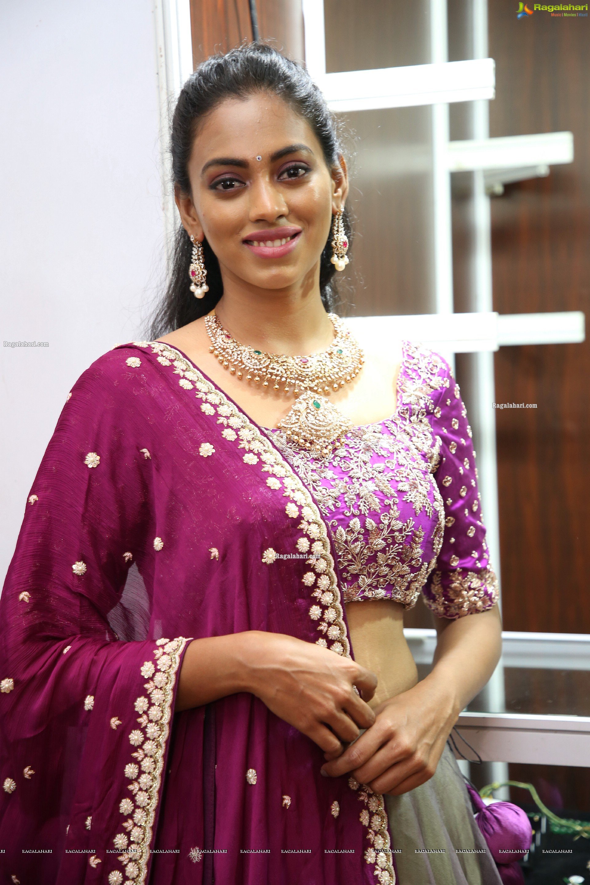 Kamakshi Bhaskarla Showcases a Collection at Zak Jewels Expo, HD Photo Gallery