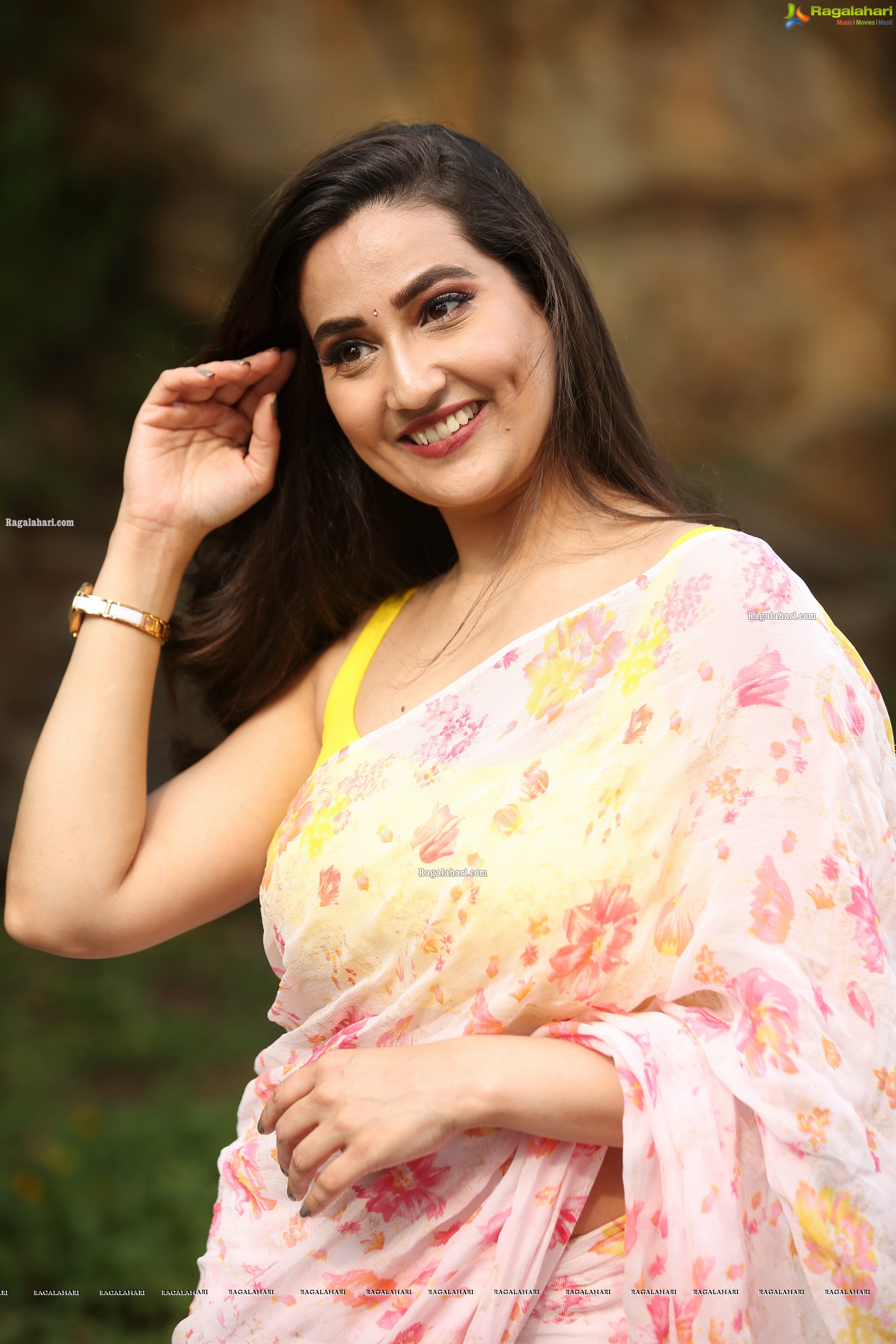 Manjusha in Light Pink Georgette Floral Saree, HD Photo Gallery