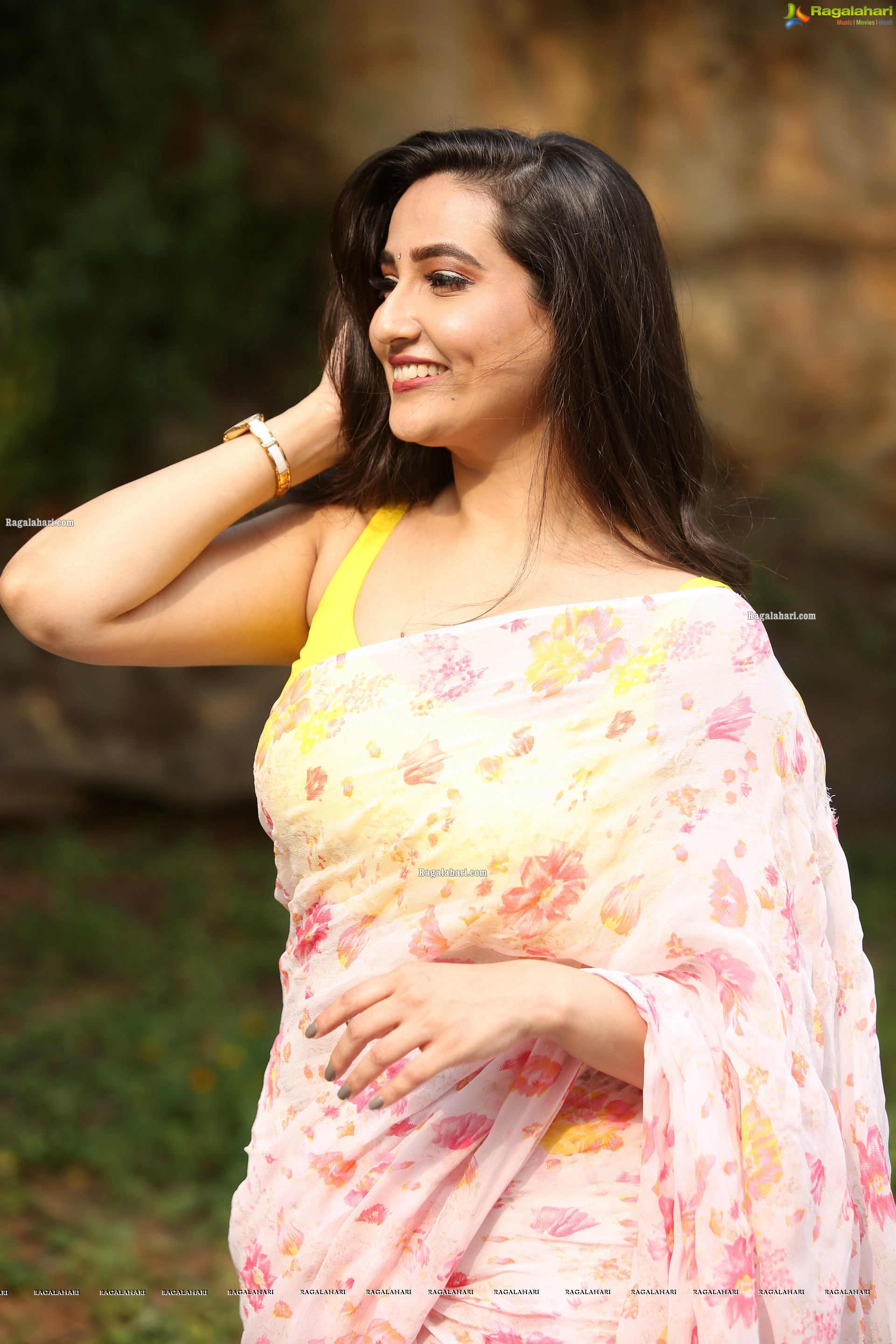 Manjusha in Light Pink Georgette Floral Saree, HD Photo Gallery