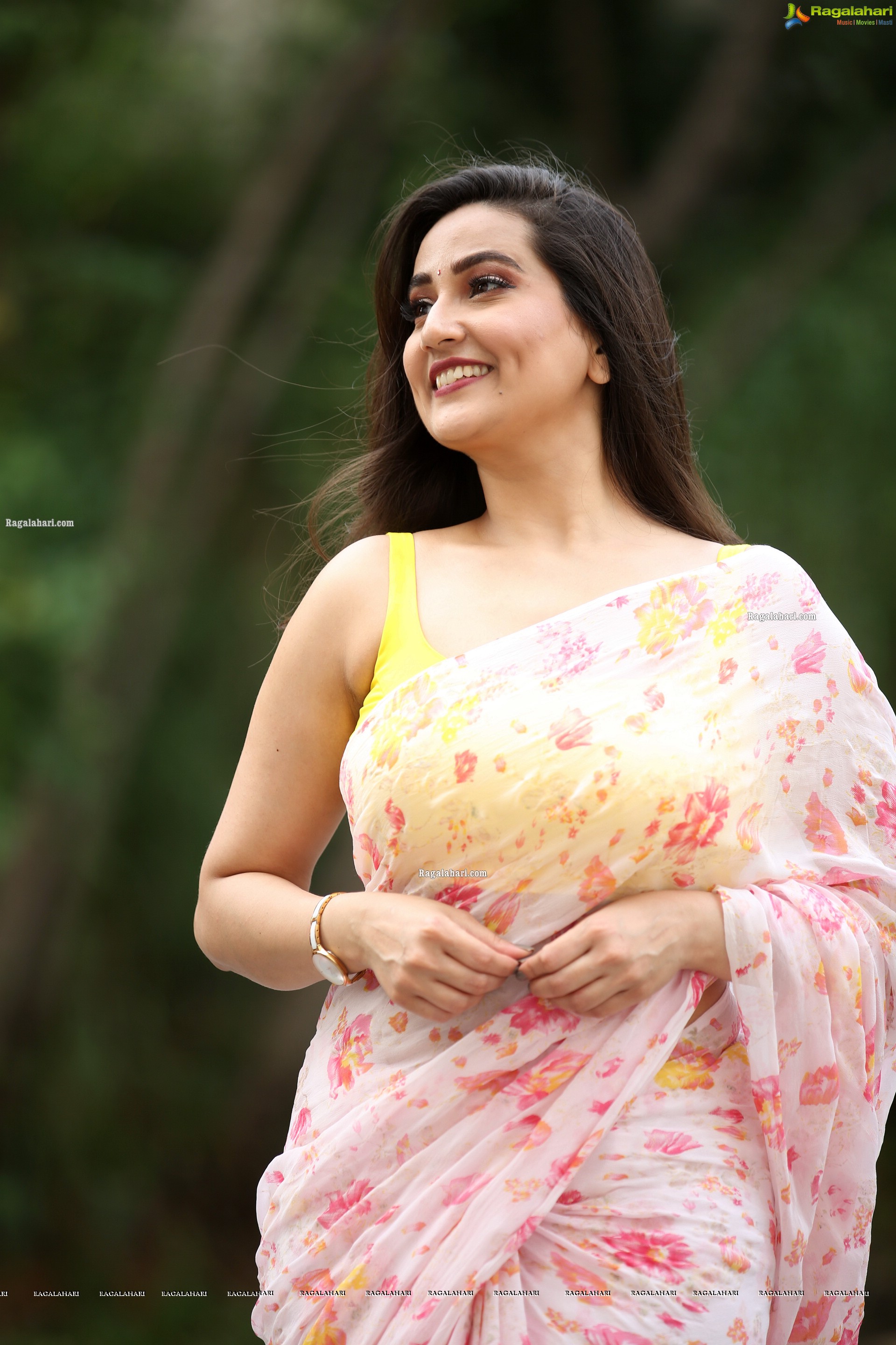 Manjusha in Light Pink Georgette Floral Saree, HD Photo Gallery