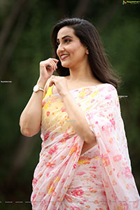 Manjusha in Light Pink Georgette Floral Saree