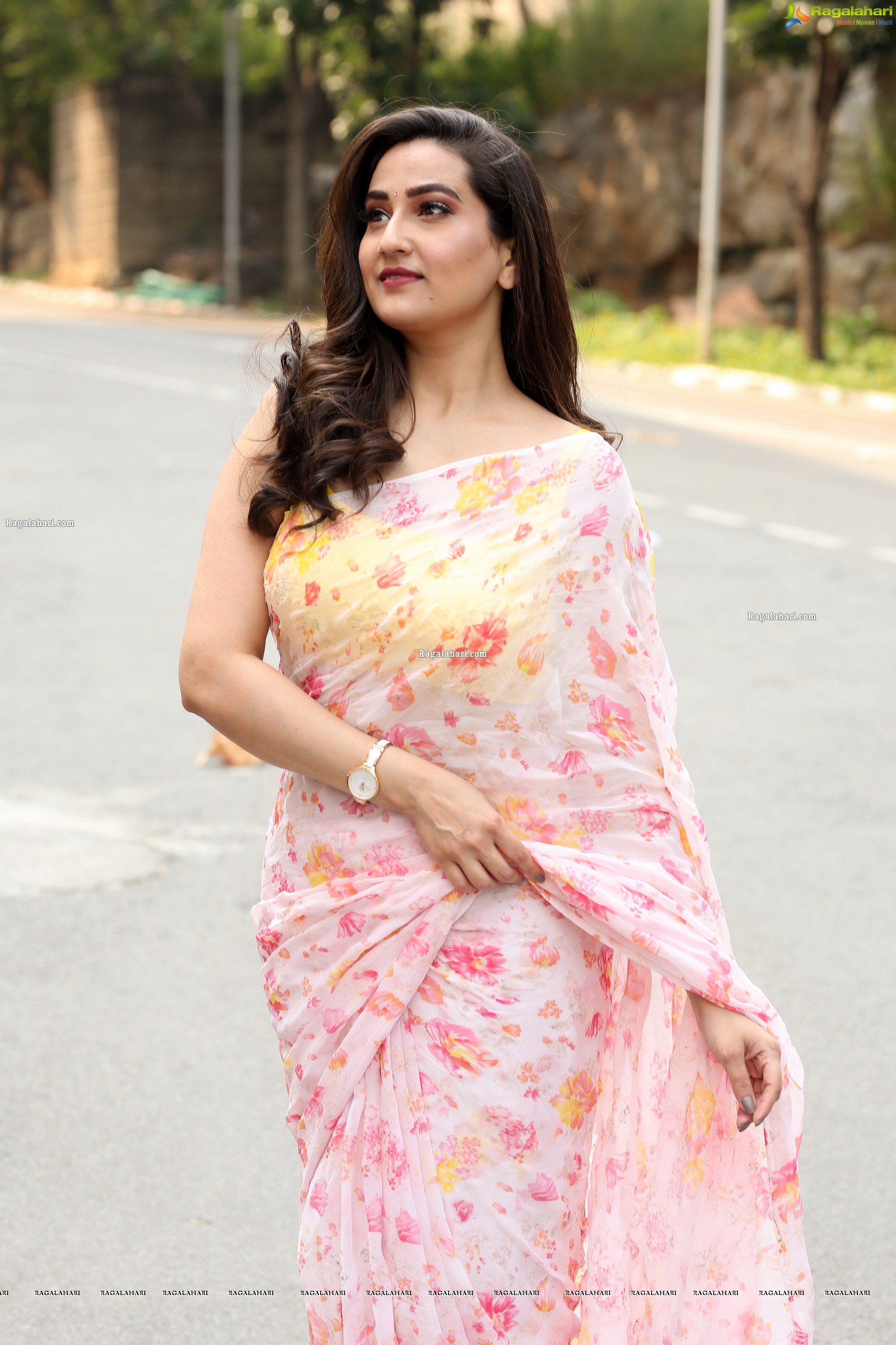 Manjusha in Light Pink Georgette Floral Saree, HD Photo Gallery