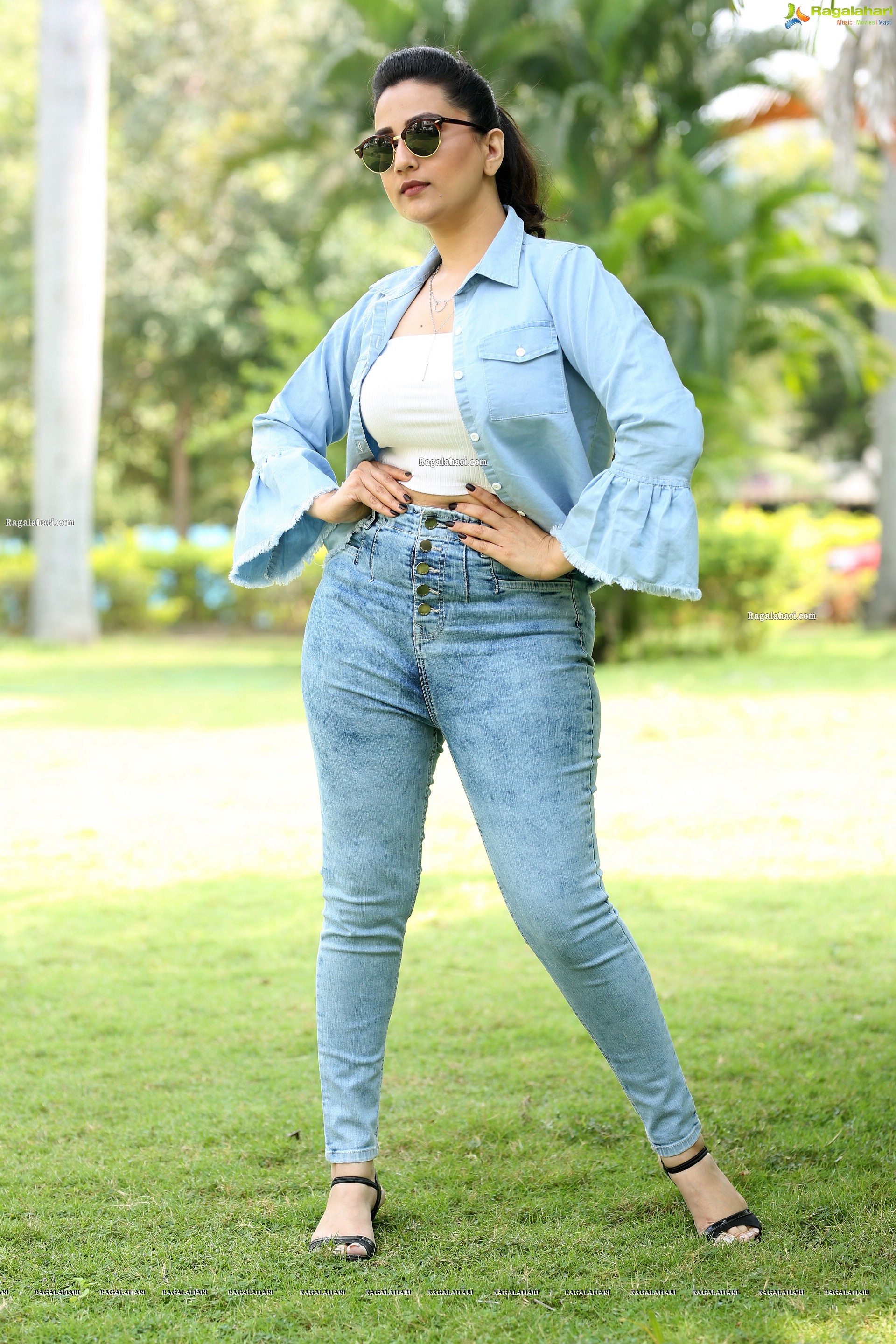 Anchor Manjusha at Romantic Movie Press Meet, HD Photo Gallery