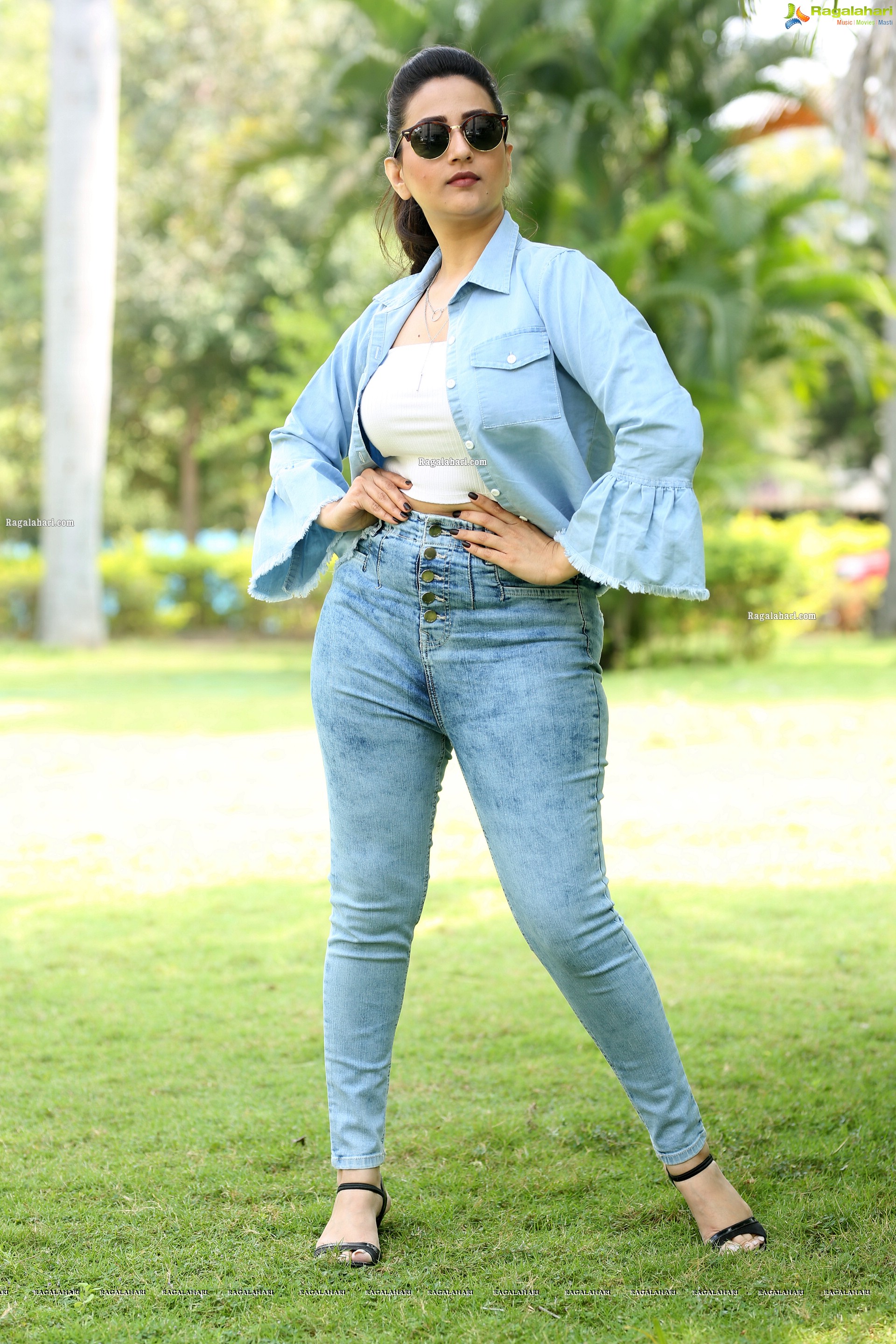 Anchor Manjusha at Romantic Movie Press Meet, HD Photo Gallery