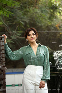 Mehreen Kaur at Manchi Rojulochaie Movie Interview