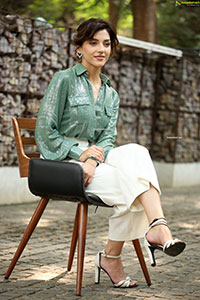 Mehreen Kaur at Manchi Rojulochaie Movie Interview