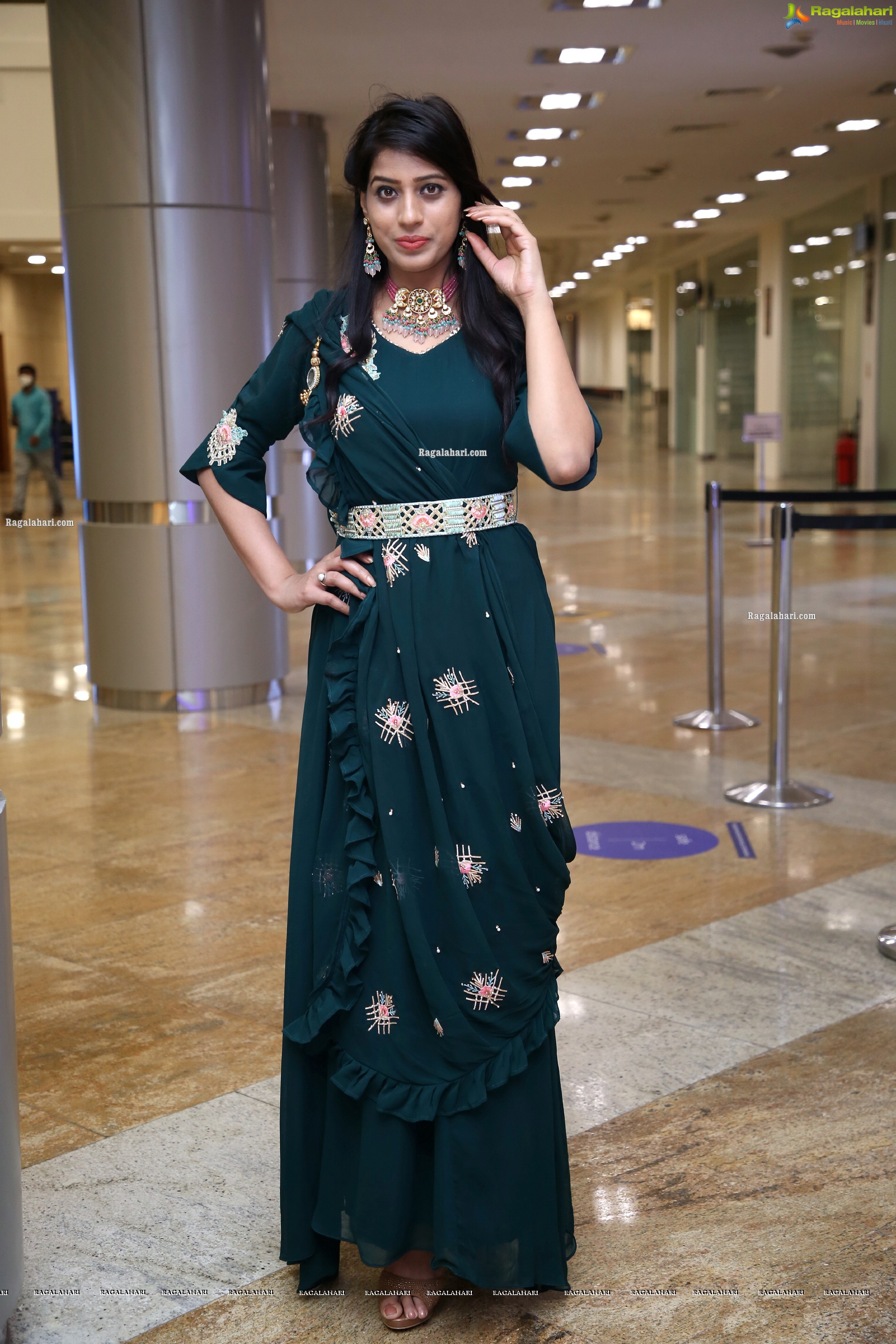 Naziya Khan at Hi Life Brides Grand Fashion Night, HD Photo Gallery