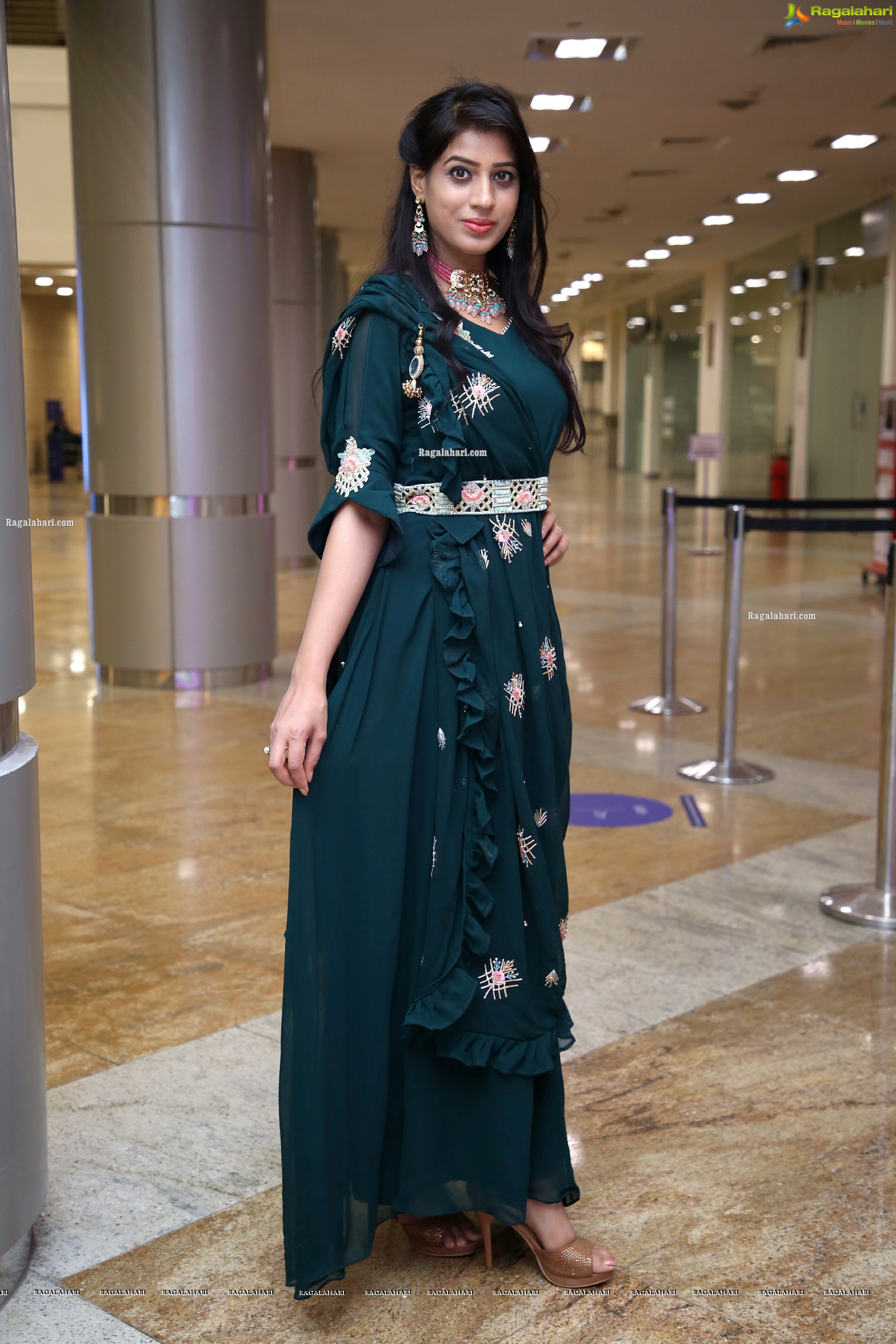 Naziya Khan at Hi Life Brides Grand Fashion Night, HD Photo Gallery