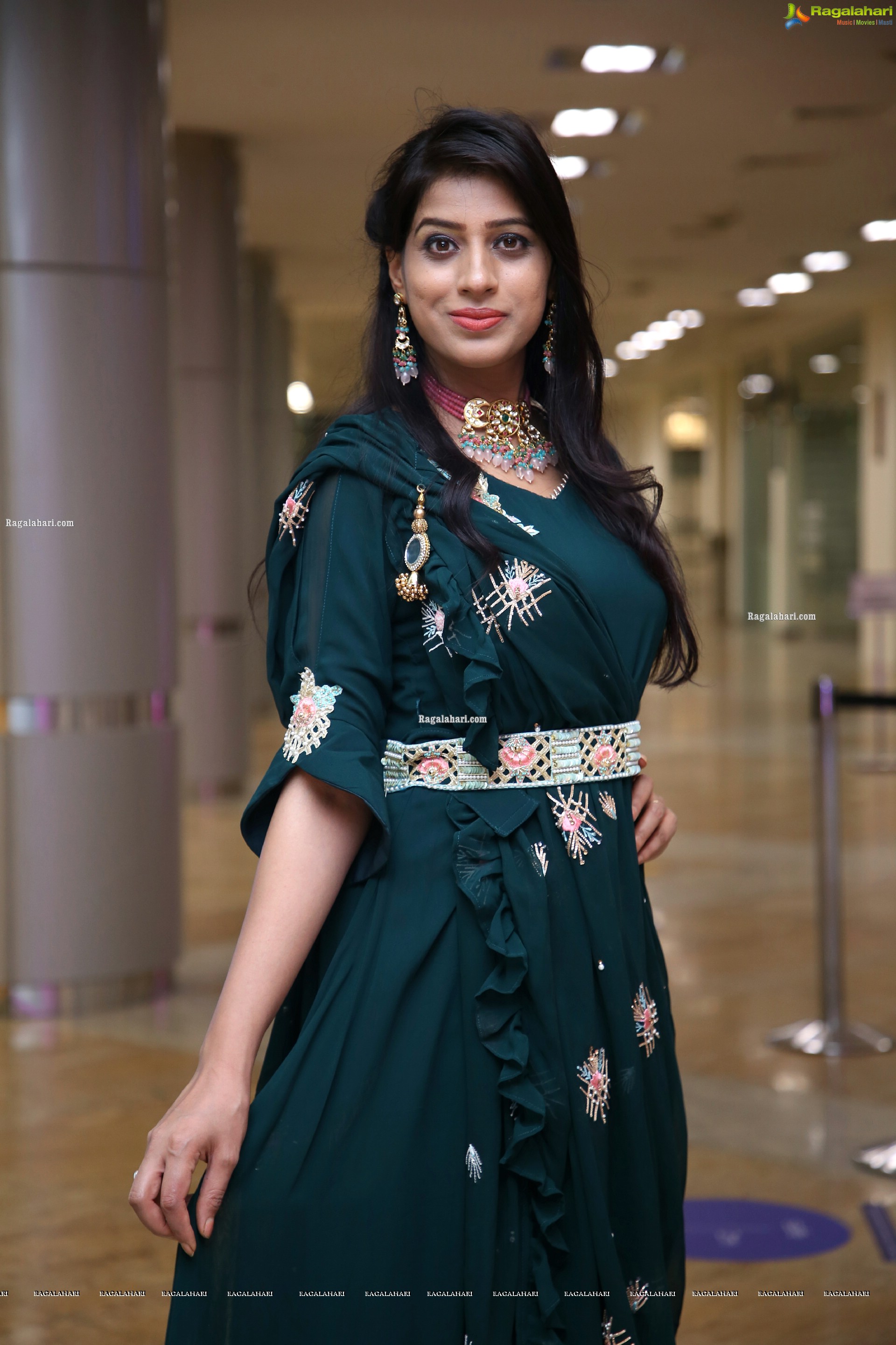 Naziya Khan at Hi Life Brides Grand Fashion Night, HD Photo Gallery