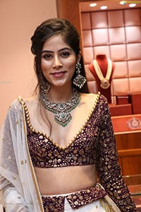 Model Nikita Tanwani Poses With Gold Jewellery