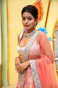 Rittika Chakraborty Poses With Gold Jewellery