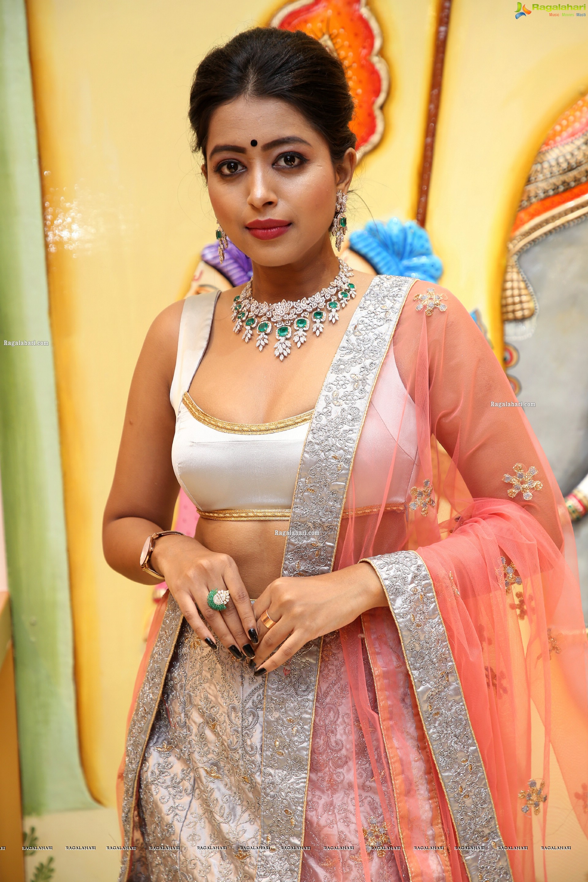 Rittika Chakraborty Poses With Gold Jewellery, HD Photo Gallery