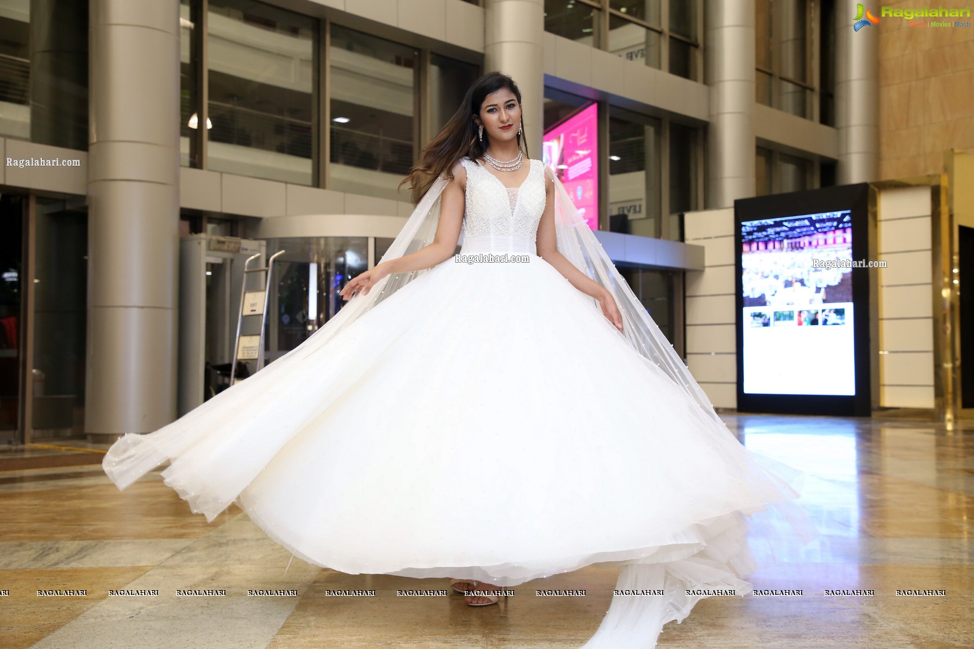 Riya Singh at Hi Life Brides Grand Fashion Night, HD Photo Gallery