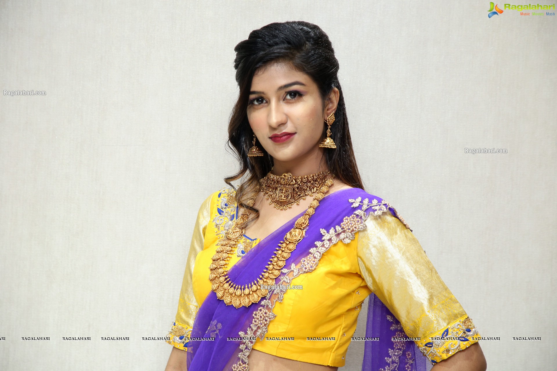 Riya Singh in Traditional Jewellery, HD Photo Gallery
