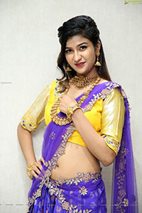 Model Riya Singh in Traditional Jewellery