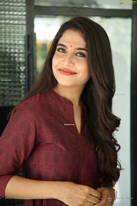 Sampada Hulivana at Mass Maharaja Movie Opening