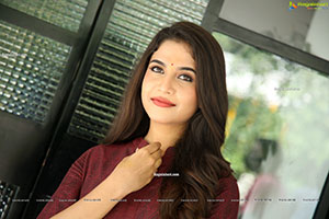 Sampada Hulivana at Mass Maharaja Movie Opening