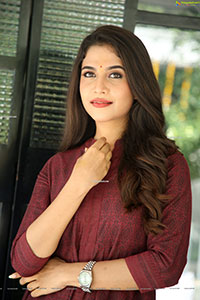 Sampada Hulivana at Mass Maharaja Movie Opening