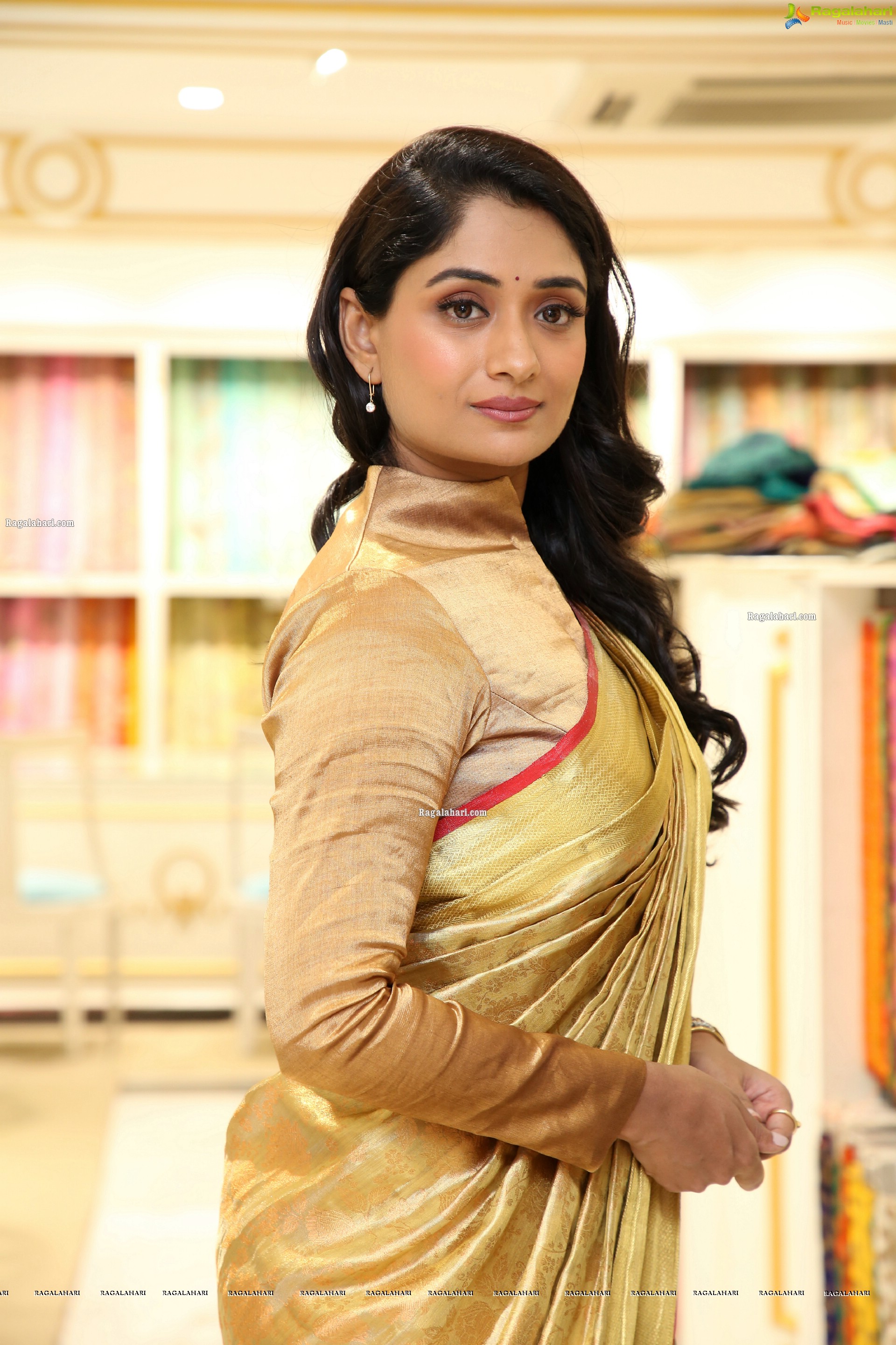 Sandhya Raju at Singhania’s New Bridal Collection Launch, HD Photo Gallery