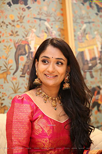 Sandhya Raju HD Stills in Traditional Jewellery