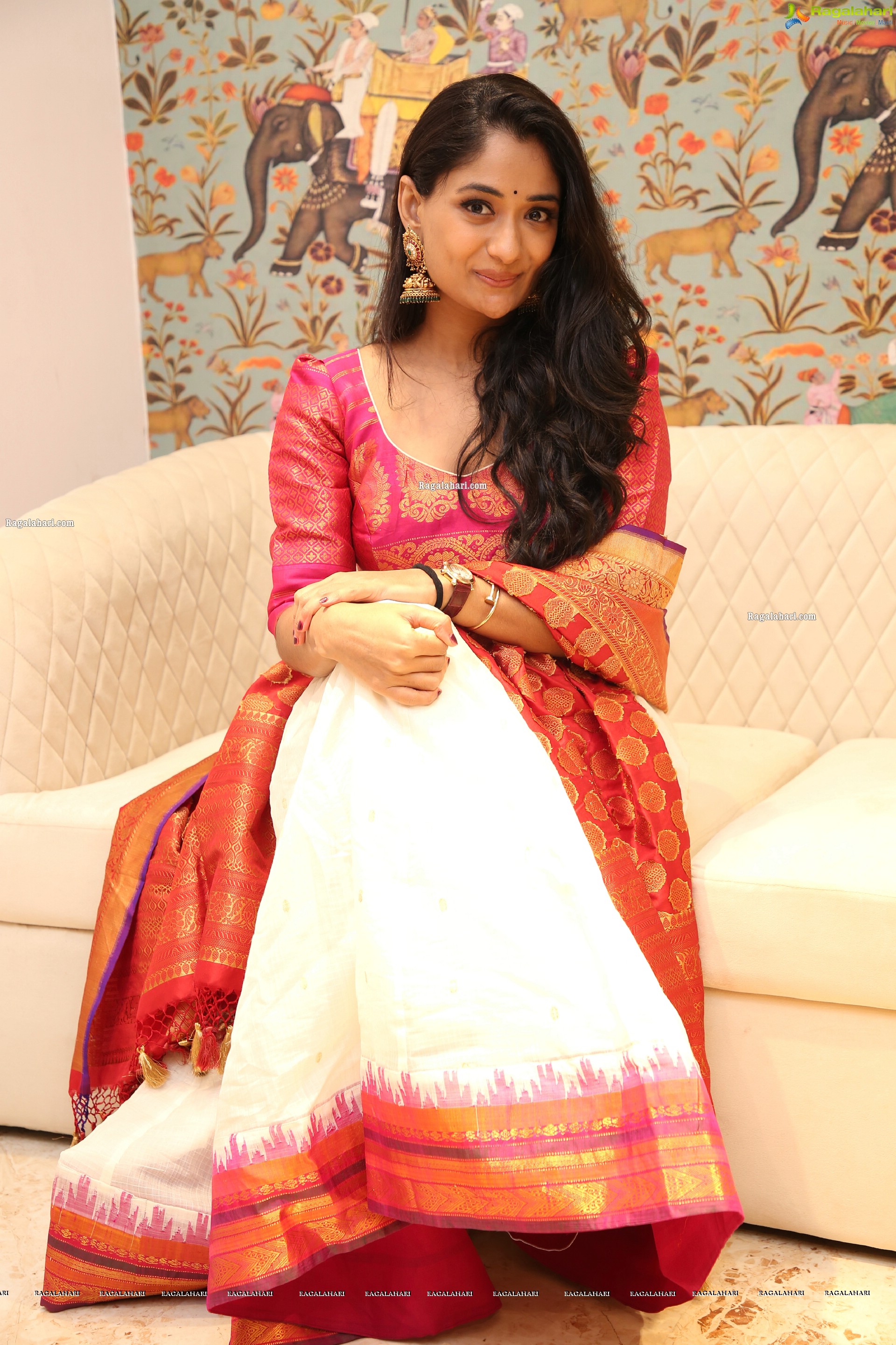 Sandhya Raju in Traditional Jewellery, HD Photo Gallery
