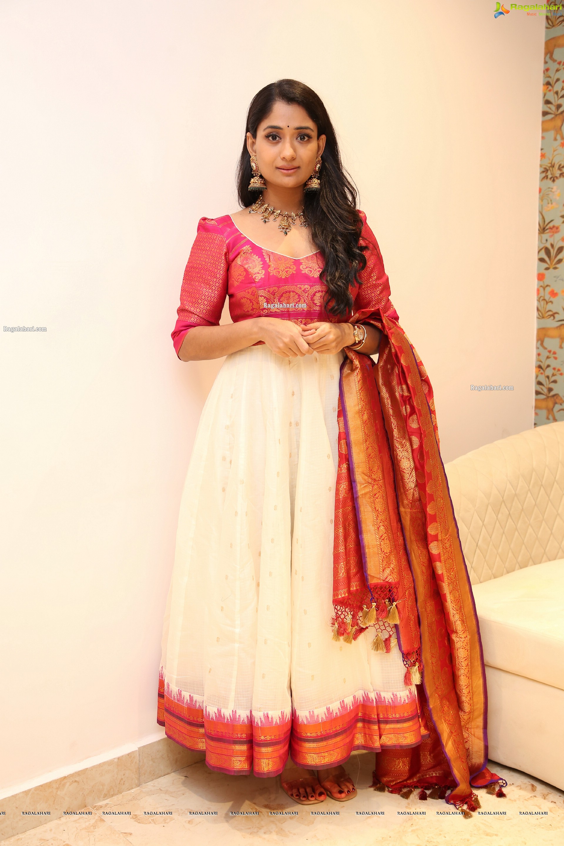 Sandhya Raju in Traditional Jewellery, HD Photo Gallery