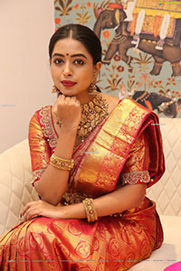 Sheetal in Traditional Jewellery