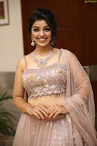 Shruthi Sharma in Traditional Jewellery