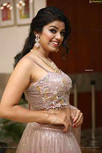 Shruthi Sharma in Traditional Jewellery