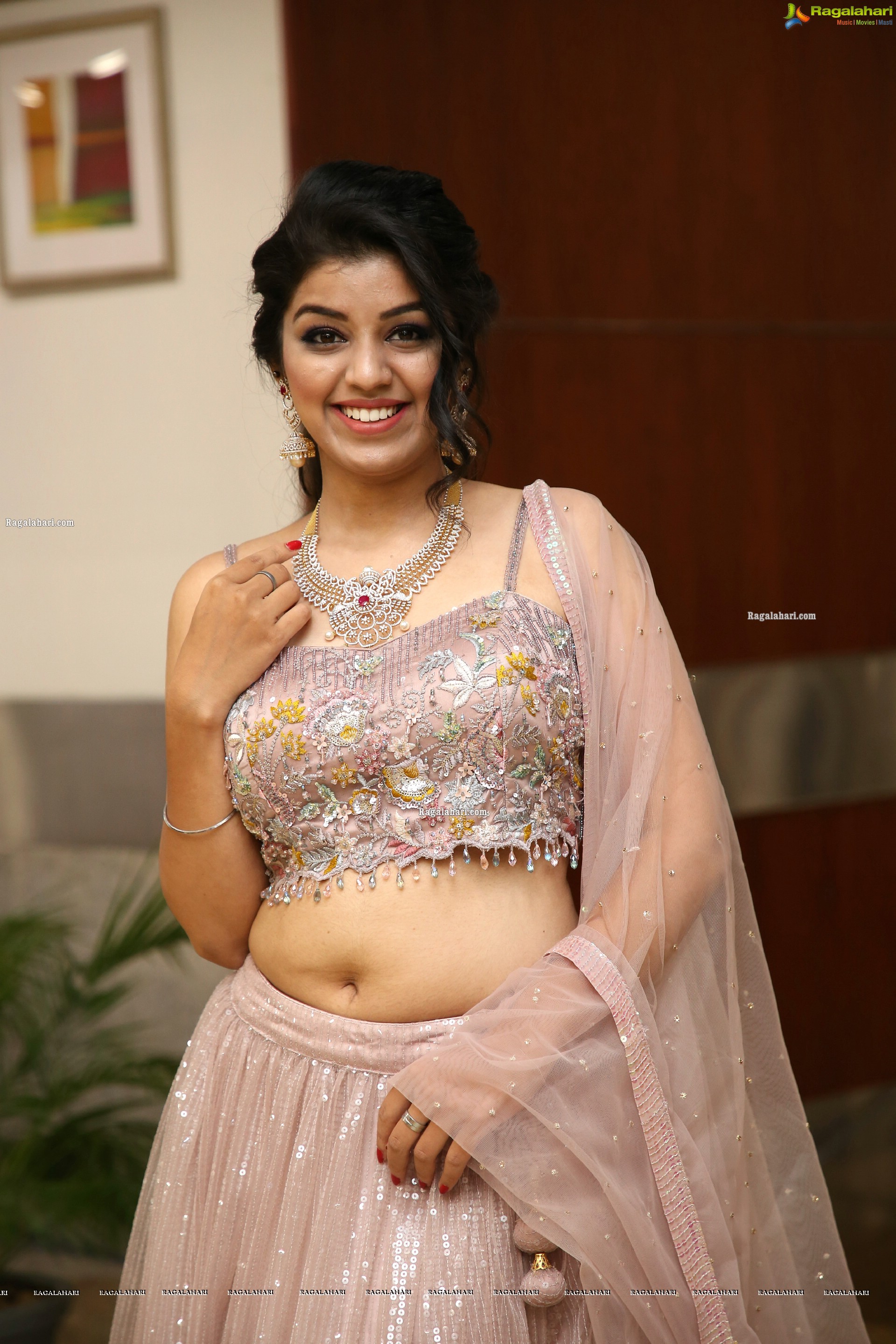 Shruthi Sharma in Traditional Jewellery, HD Photo Gallery
