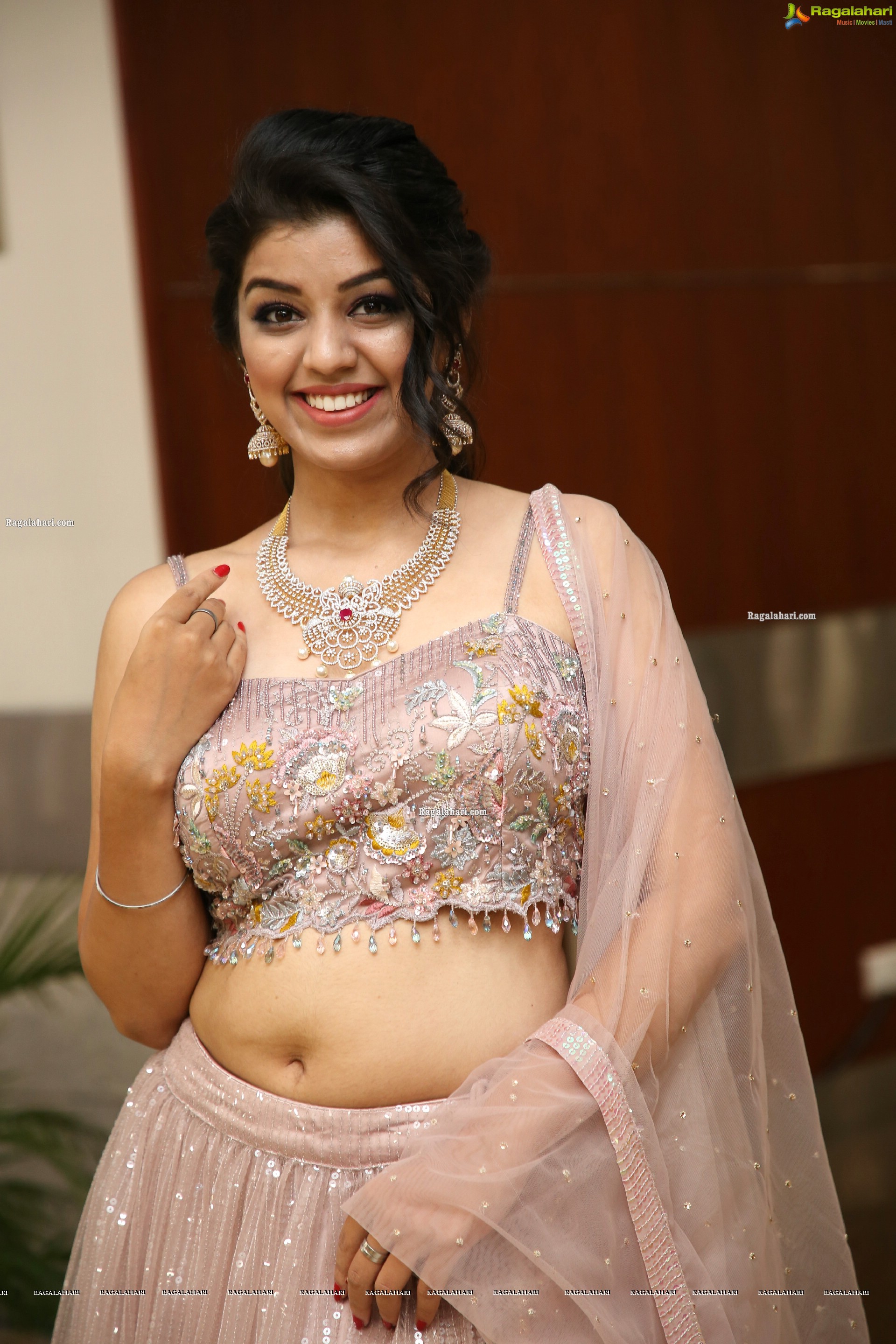 Shruthi Sharma in Traditional Jewellery, HD Photo Gallery