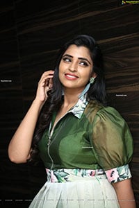 Anchor Shyamala at Manchi Rojulochaie Pre-Release Event