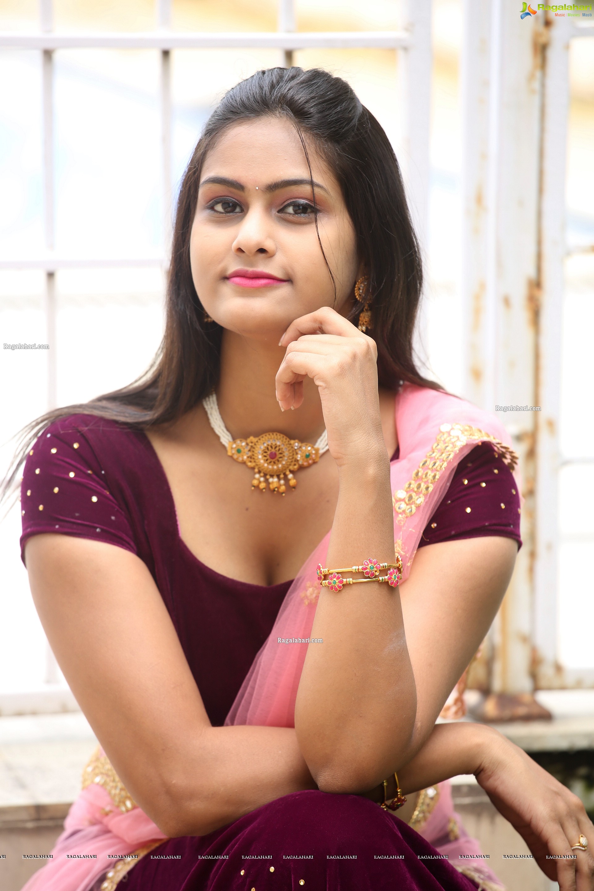 Viharika at Murugan Movie Opening, HD Photo Gallery