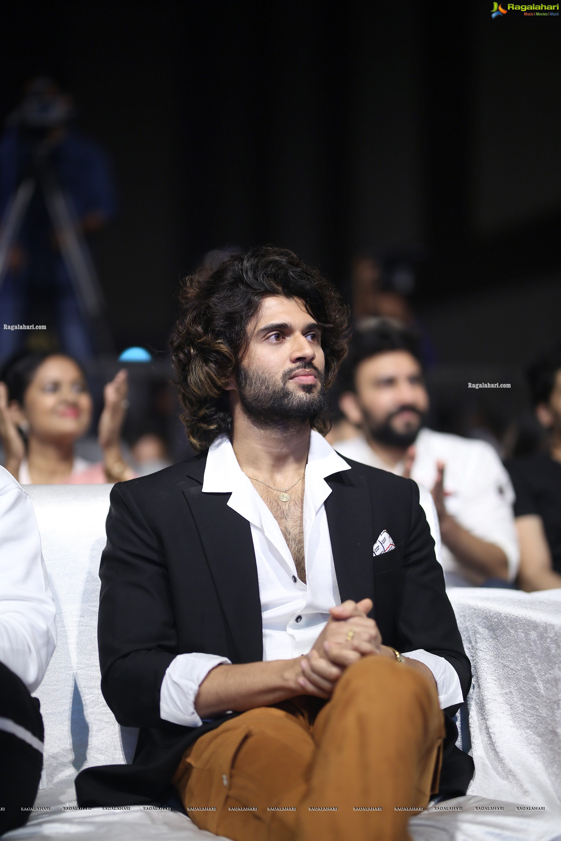 Vijay Deverakonda at Pushpaka Vimanam Trailer Launch, HD Photo Gallery