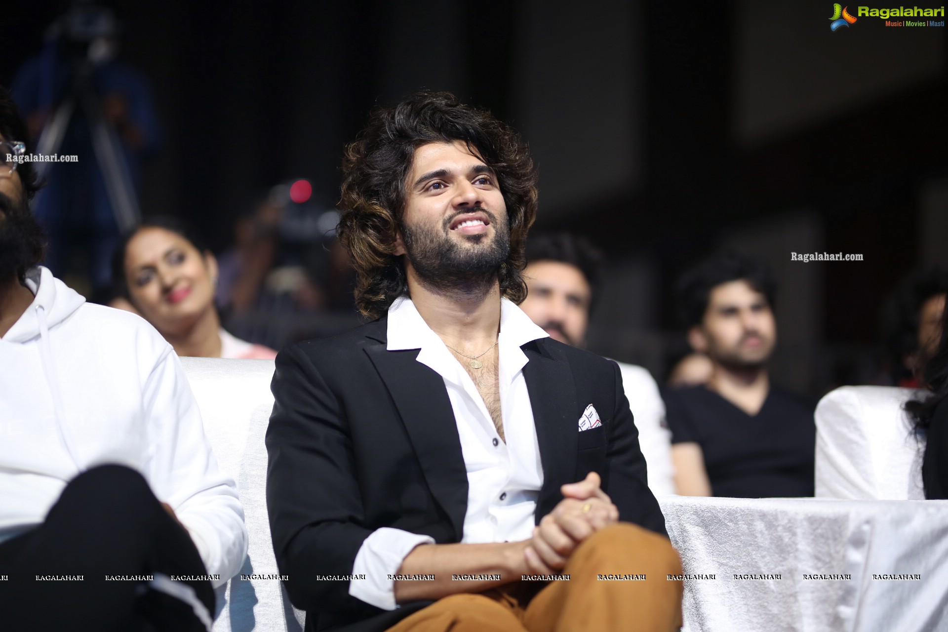 Vijay Deverakonda at Pushpaka Vimanam Trailer Launch, HD Photo Gallery