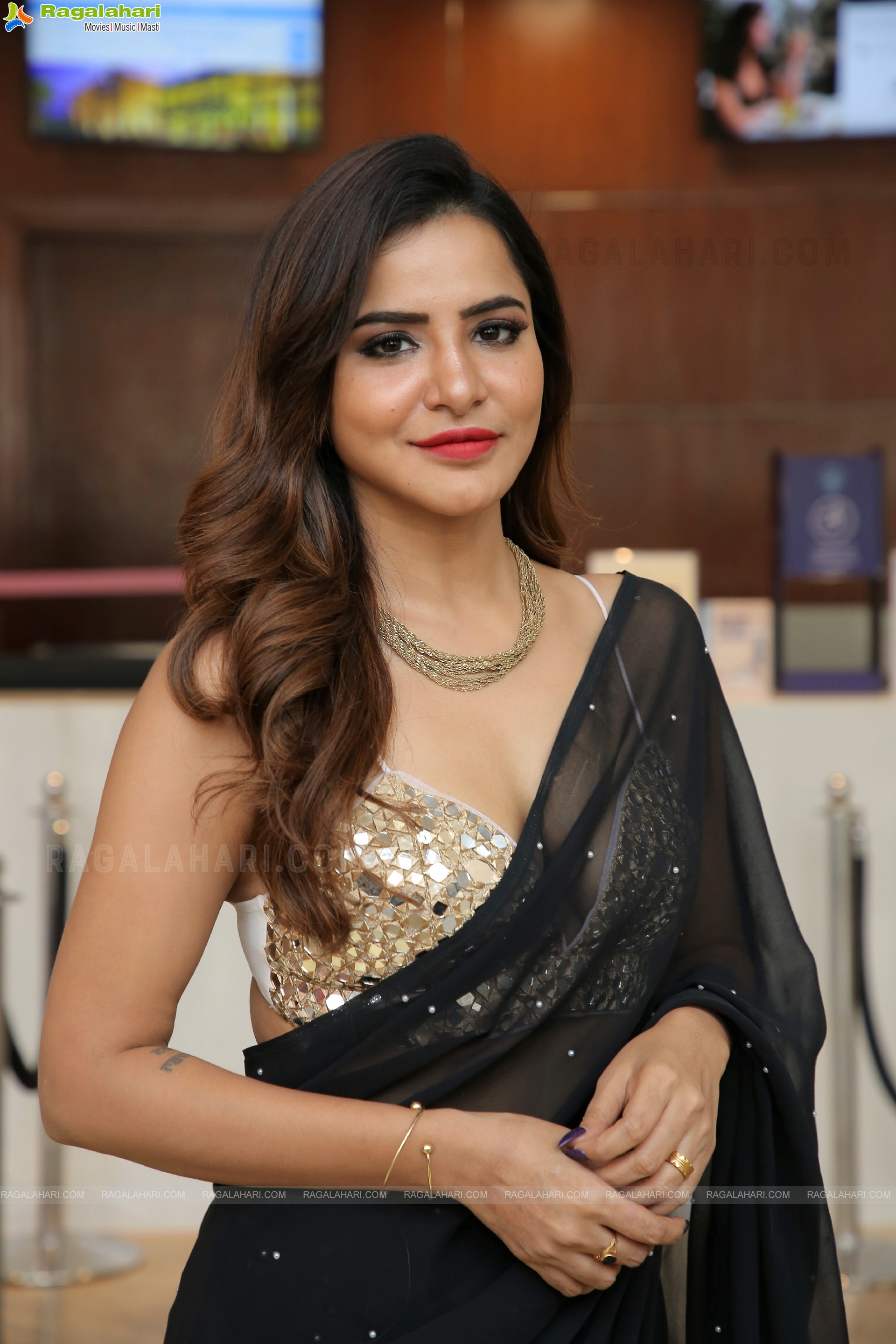 Ashu Reddy at Hi Life Exhibition October 2022, HD Photo Gallery